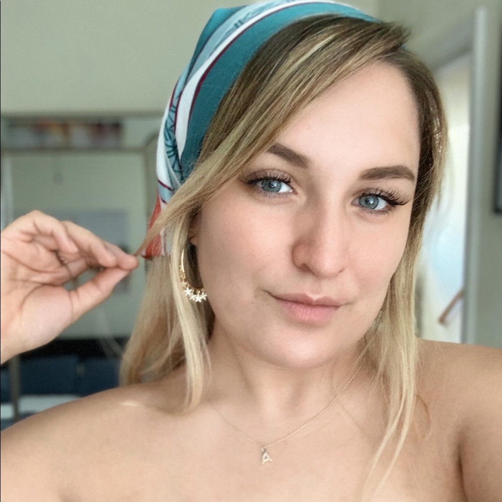 Meet your Posher, Alma